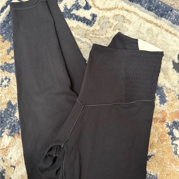 New Aerie Black Leggings with Textured Detail - Picture 1 of 4
